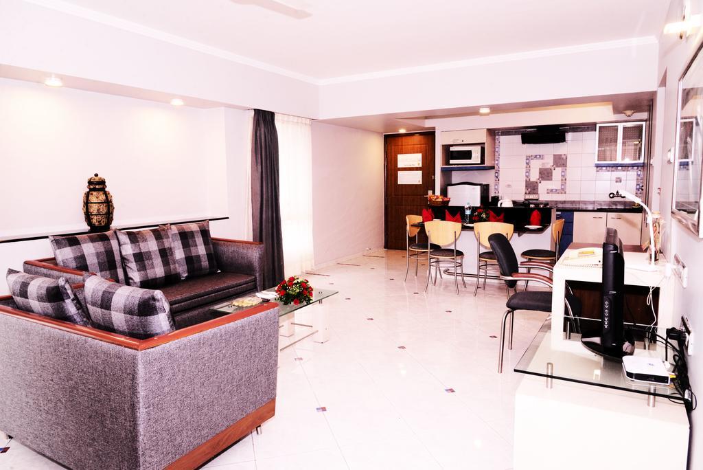 Seasons An Apartment *